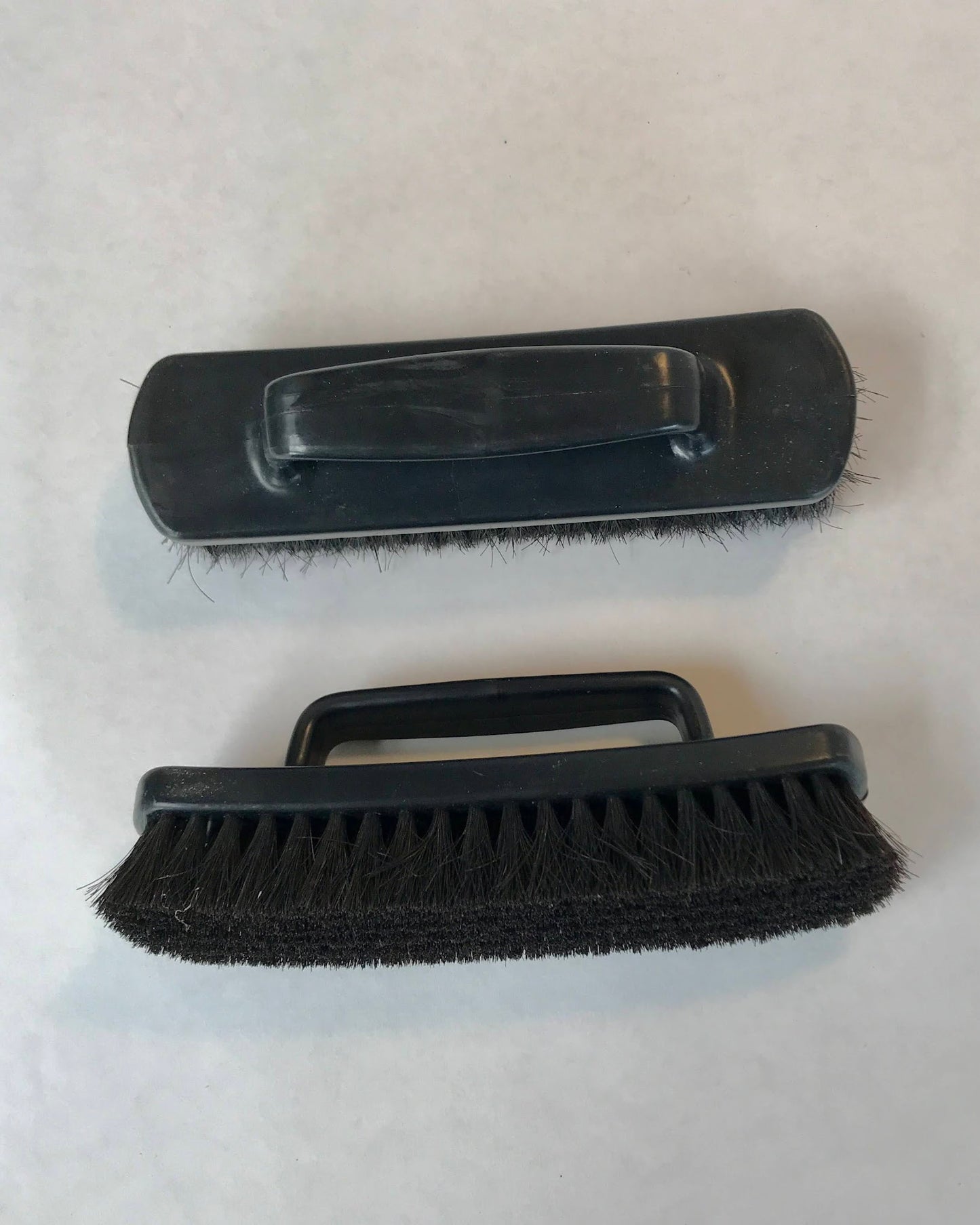 Plastic handle cementing brush