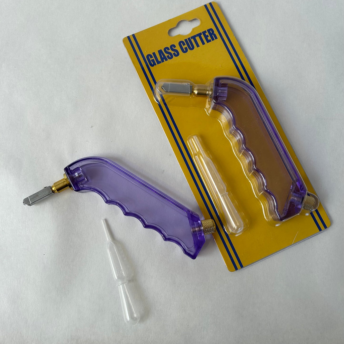 Pistol grip self-oiling glass cutter